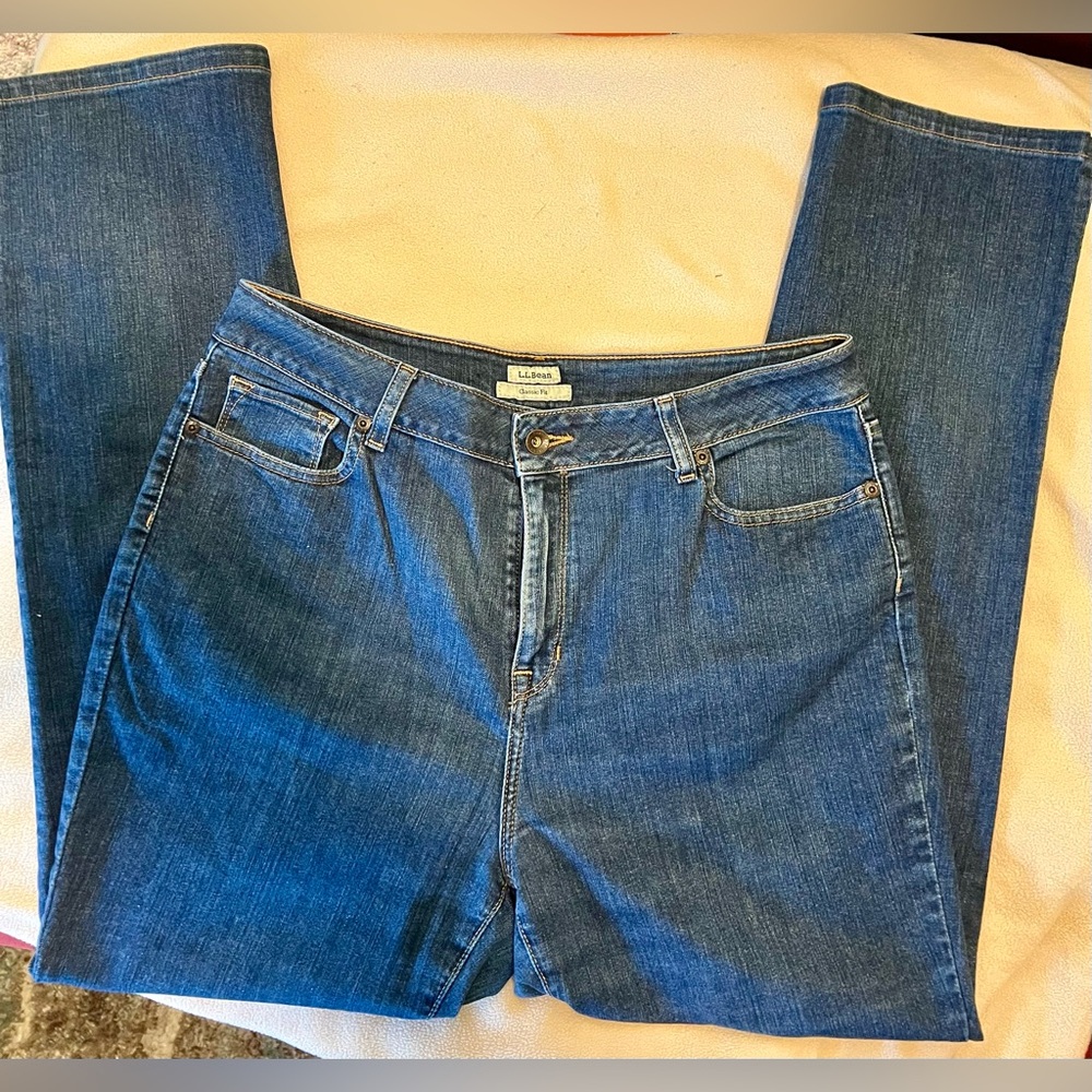 L.L. Bean classic Fit denim Jeans Size 14